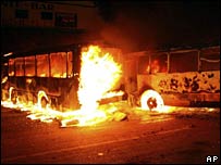 Ônibus pega fogo