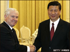 رابرت گیتس با شی جینپینگ، معاون رئیس جمهور چین