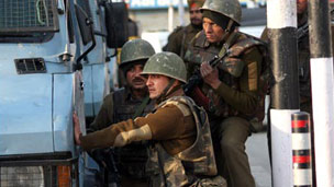 کشمیر میں تصادم کی ایک فائل فوٹو