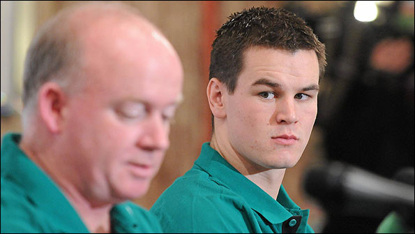 Ireland coach Declan Kidney has opted to select Jonathan Sexton at fly-half