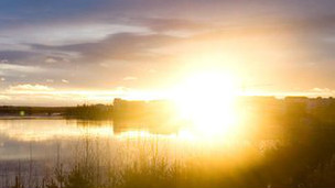 ஃபின்லாந்தில் கோடைக்காலத்தில் நள்ளிரவிலும் சூரியன் வானில் தென்படும்.