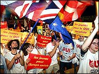 Anayasa destekçisi Fransız seçmenler