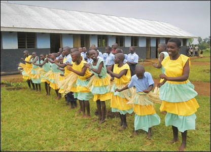 girls dancing