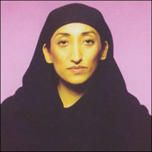 شازیہ مرزا کی تصویر ان کےوزٹنگ کارڈ پر