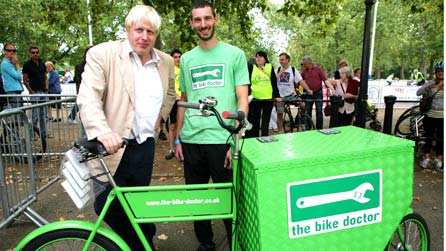 The Bike Doctor Sean Lally with the Mayor of London Boris Johnson.