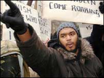 Londra'da karikatür protestoları