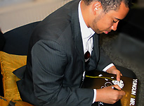 Yungun signs new single