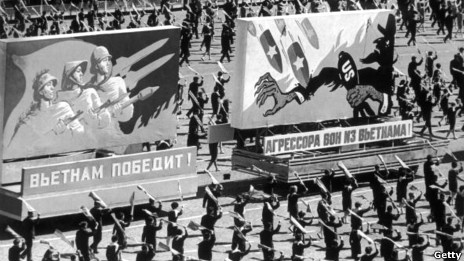 Tuần hành ở Moscow năm 1968 ủng hộ Bắc Việt Nam chống Mỹ 