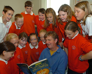 Dweud stori - Malachy Doyle