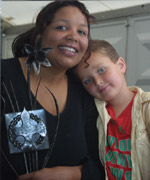 Dysgwraig y flwyddyn, Alice James a'i mab Iolo