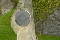 Carreg yr Eisteddfod y tu allan i gastell Aberteifi.