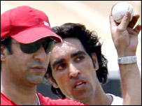 وسیم اکرم اور عمر گل