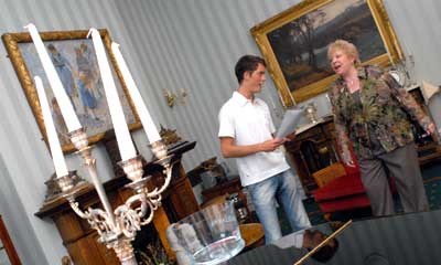 Di acts tries out some phrases