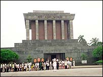 Ho Şi Minh'in anıt mezarı 