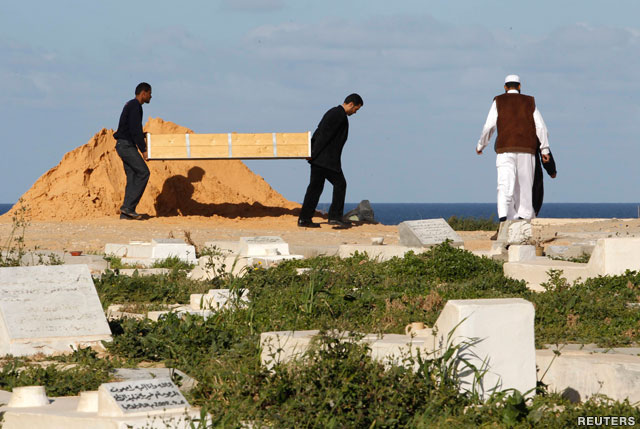 معترضان مخالف دولت در بحرین در روز ۱۴ مارس ۲۰۱۱ در منامه