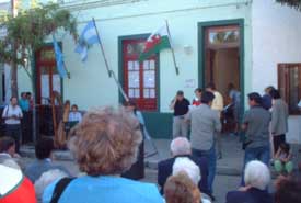 Disgwyl am yr agoriad