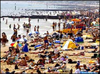 भीड़ भरा समुद्र तट