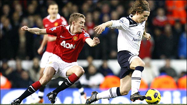 Modric leaves Darren Fletcher trailing