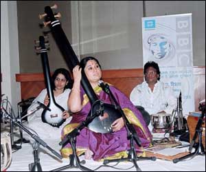 मुंबई और कराची में जुड़ा सुर का रिश्ता