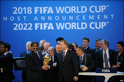 Emir of the State of Qatar Sheikh Hamad bin Khalifa Al-Thani (L), Fifa President Joseph Blatter (C) and Russia