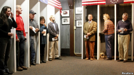 新罕布什爾州北部迪克斯維爾山口村的選民最早開始投票(06/11/2012)