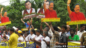 Protest in support of Divi Neguma bill