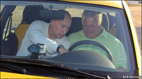 Владимир Путин за рулем "Лады-Калины"