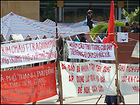 Khiếu kiện đất đai