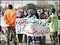 İranlı kadın taraftarlar