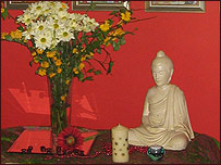 small buddha statue