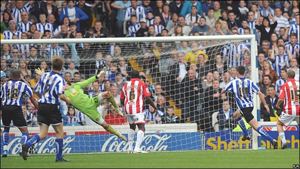 Darren Potter scores for Sheffield Wednesday