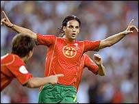 Portugalský útočník Nuno Gomes