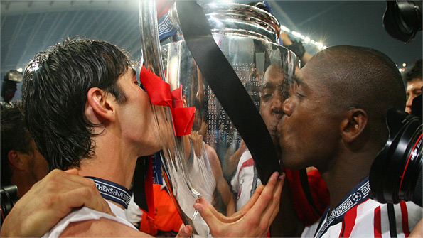 Seedorf and Kaka kiss the Champions League trophy after Milan's second triumph under Ancelotti in 2007