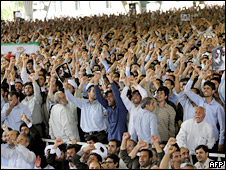  Iranian worshippers cheer for Iran's supreme leader Ayatollah Ali Khamenei during the weekly Muslim Friday prayers at Tehran University on June 19, 2009