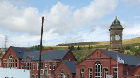 Adeiladau'r hen waith dur