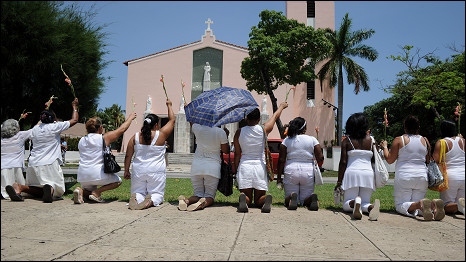 The Ladies in White Organisation, the wives and female relatives of jailed Cuban dissidents pray for their release on Havana's Fifth Avenue. Photo by: ADALBERTO ROQUE/AFP/Getty Images