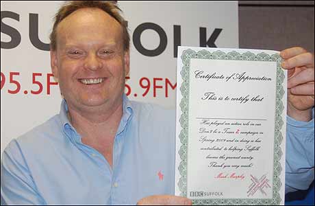 Mark Murphy with his Don't be a Tosser 2 certificate