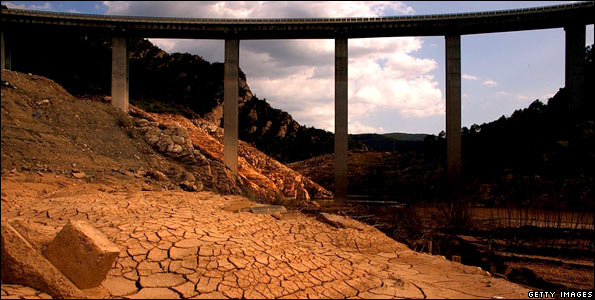 Dry_river_near_Barcelona