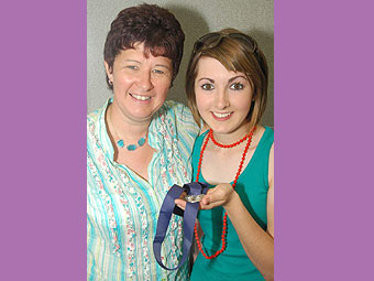 Cyntaf yn y Monolog 12-16 oed oedd Glesni Euros o Frynaman gyda'i hyfforddwraig Delyth Niclas.