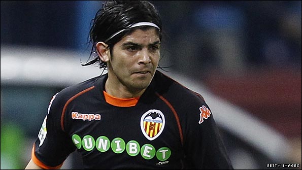 Ever Banega, a midfielder of superb passing range who can drop back and mark