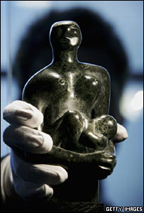 مجسمه حضرت مريم هنری مور